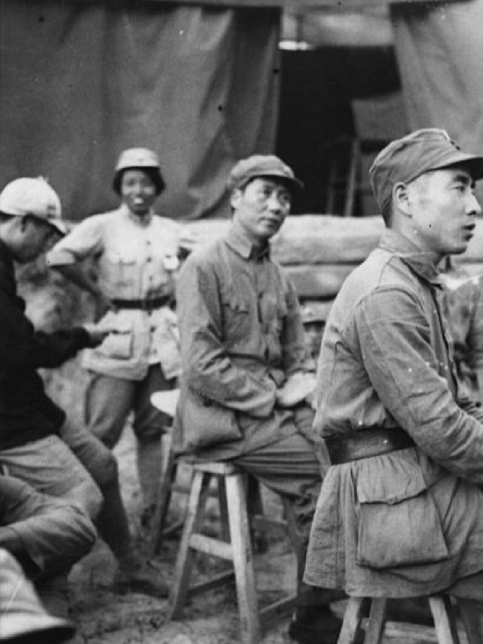 1935年10月19日下午4时，中共中央率领陕甘支队进入西北苏区吴起镇，至此，中