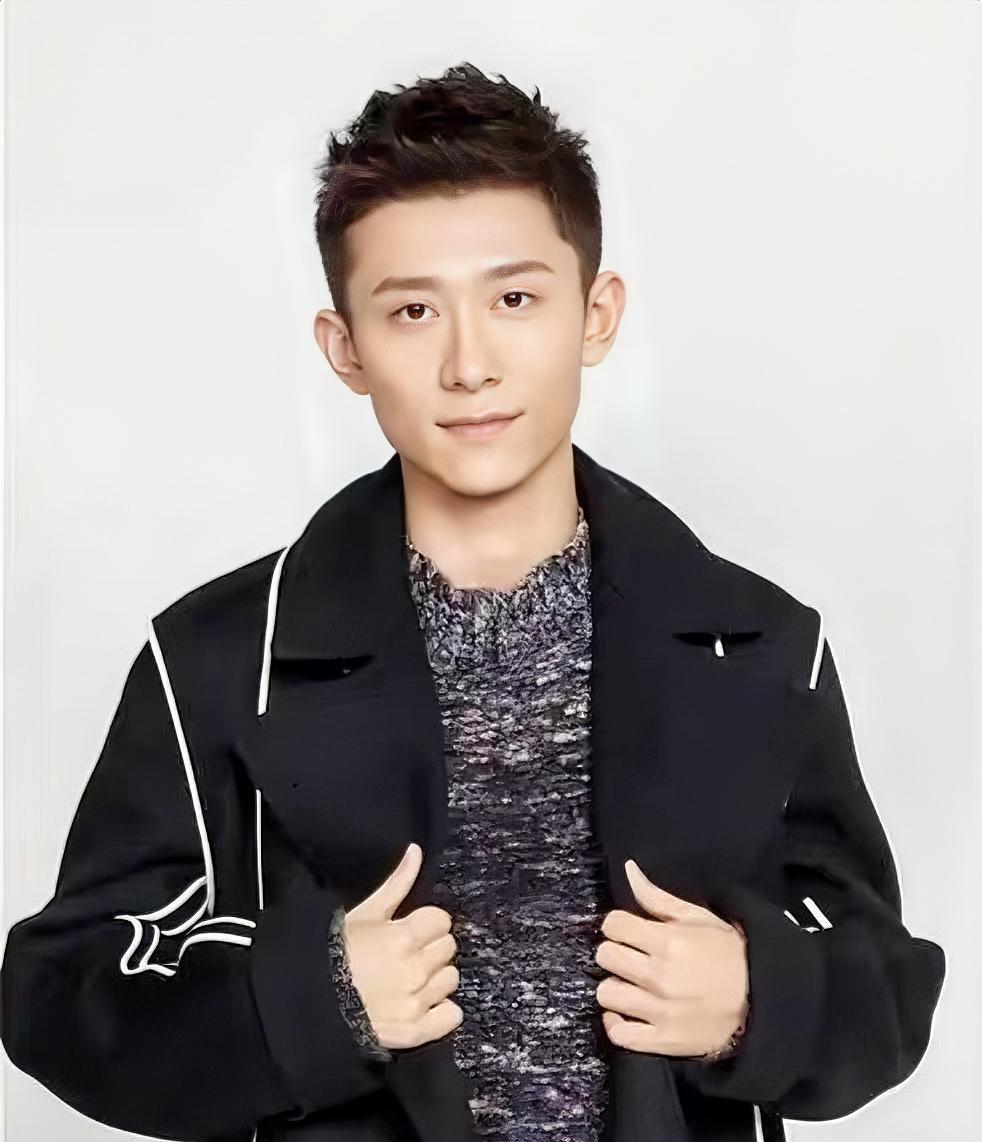 我一直以为张一山这两年资源不好
是演鹿鼎记的韦小宝演的
本身就忌讳这个事，给人家