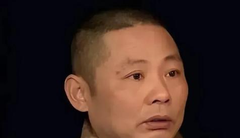 1979年，那时的刘亮华还是广州军区某部尖刀班的一名年轻战士。在小尖山战役中，他