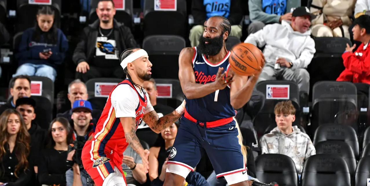 哈登21+10小卡28分快船轻取鹈鹕，取得两连胜！
刚刚结束的一场NBA常规赛，