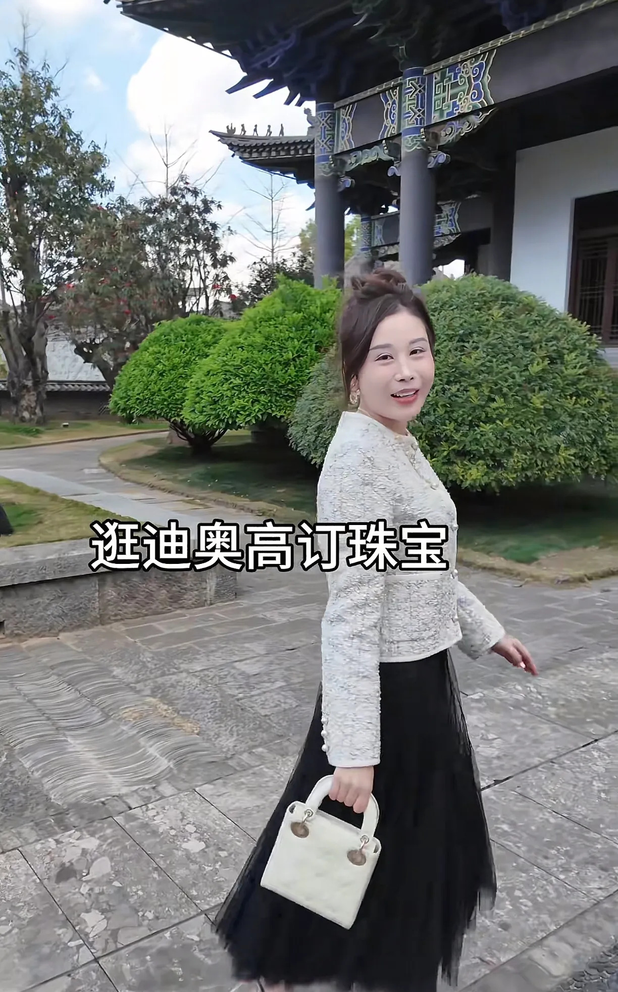宋玉希参加迪奥活动引争议











天呐！宋玉希居然去云南参加了迪奥