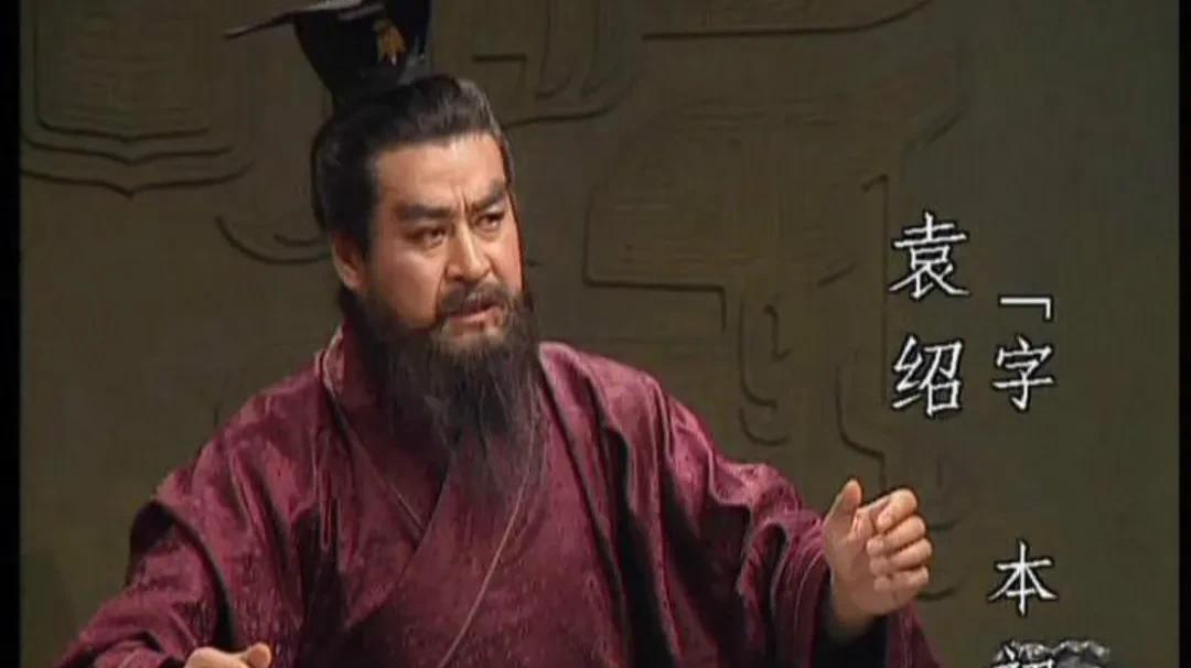 不以成败论英雄，陈友谅比朱元璋强多了，但是他鄱阳湖大战被流失射中，去世了。
就像