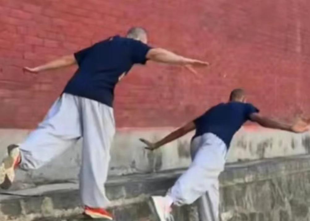 已经在少林寺停留了10多天的文班亚马终于出关了，网友最新拍摄的照片显示，文班亚马