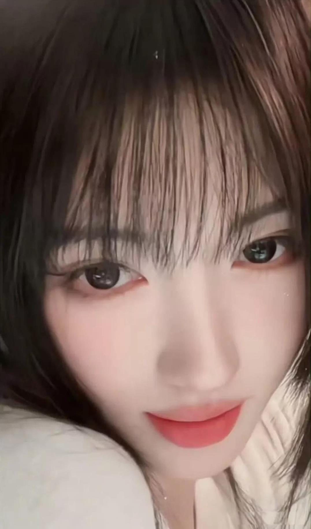 鞠婧祎无论何时何地都有一种自带滤镜的感觉。
