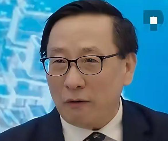 高志凯BBC直播硬刚逃犯！掏法院判决书：回香港必定罪！
