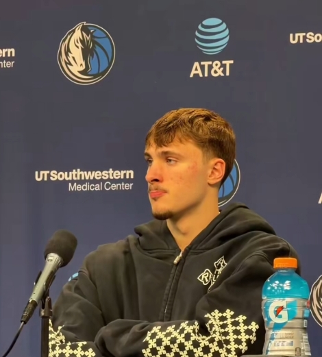 事实证明，2月份的交易，独行侠因为伤病大亏，湖人也没赚
独行侠大败亏输之余，有了