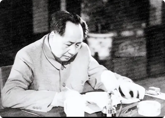 毛泽东主席对中华民族五大贡献。
中国几千年，从夏朝开始就是世袭制，皇帝老子传给儿