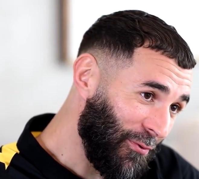 都怪本泽马！阿隆索已无能为力！
近日皇马名宿本泽马接受法国队报采访，谈及老东家的