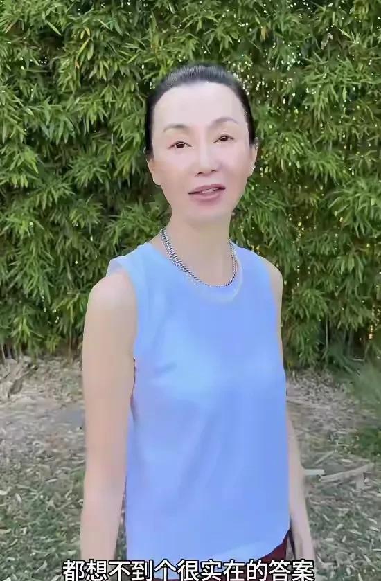60岁知名演员张曼玉，突然开通社交平台账号，分享自己近期的状况。少女感十足，开心