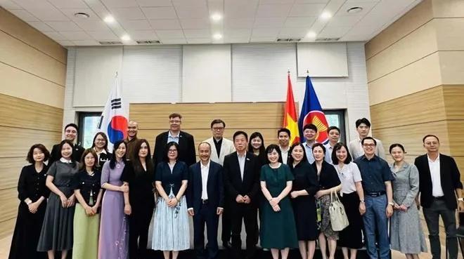既要又要！旅韩越侨既想恢复越南国籍，又强烈要求保留韩国国籍。
实际上，旅韩的越侨