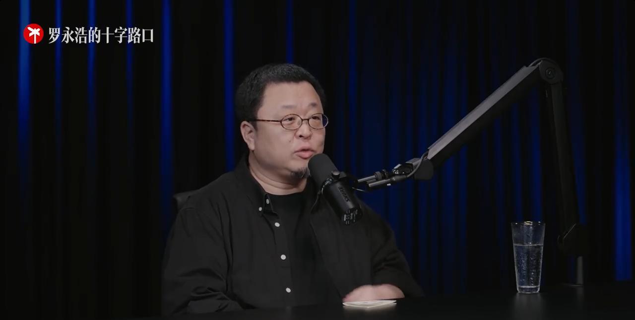 雷军到底有多拼？
罗永浩在自己的新节目里提到，有次和雷军聊产品，从晚上9点开始不