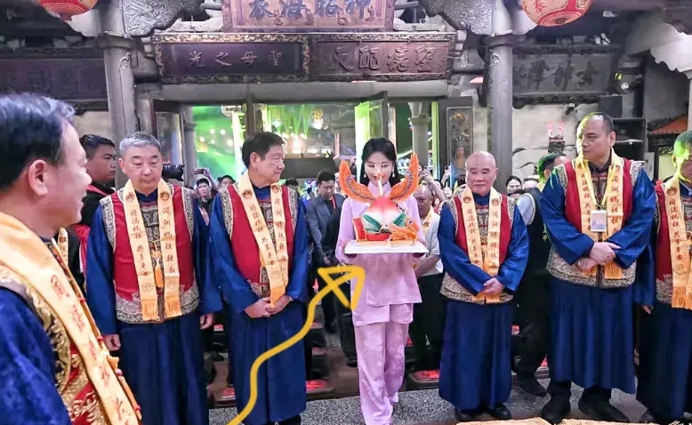 有多少人知道这张图的含金量吗？

妈祖大殿上香要捐款，传闻起步就得百把万，有知情