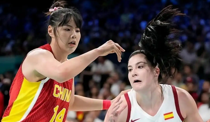 中国女篮球员李月汝成为中国女篮第三位在WNBA砍下20分的球员。飞翼队和狂热队的