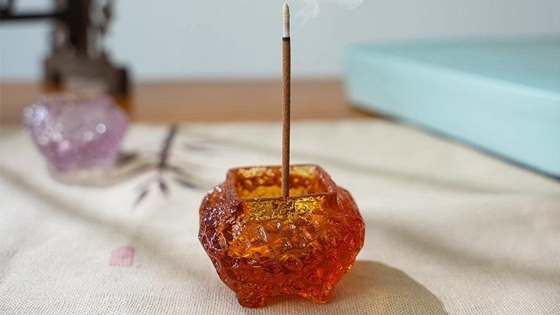 千年流转，古法琉璃手中炉的传奇