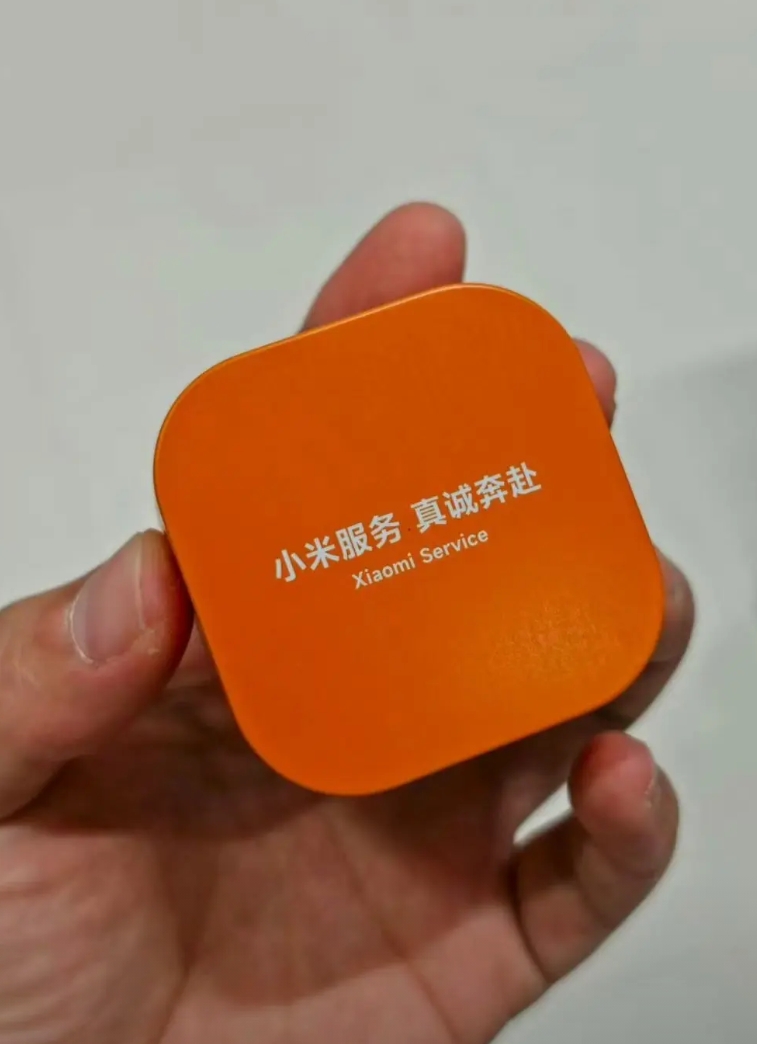 小米和华为到底谁更会营销？终于有答案了
小米车展送水，人气爆了
小米送冰棍，人气