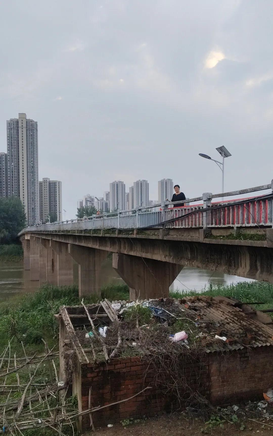 看看南湖大桥碑文，时光又倒回到“黄陂区滠口镇南湖村。”#滠口南湖村#