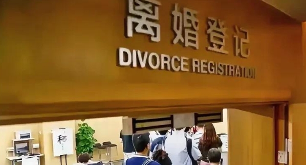 高考结束的铃声刚停，便出现了一个“怪现象”！女高中生扎堆进医院手术，反观家长排队
