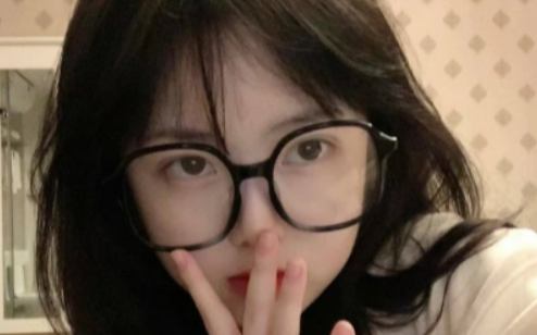 舍友从小没有爸爸，为了弥补缺失的爱意，她认了六个爸爸。