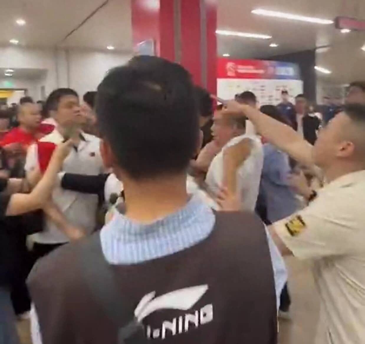 昨晚CBA总决赛第五场，北京队在杭州客场上演绝地反击，翟晓川最后时刻的罚球帮助球