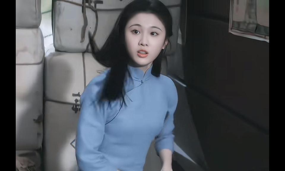 娱乐圈最像刘亦菲的应该是张慧雯了吧
看看这饱满的脸蛋，还有这皮肤
额头和眼睛也很