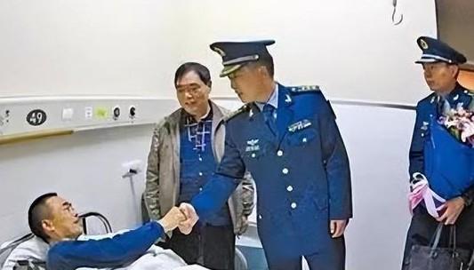1988年，在江西工作的农民不惜余力救下了歼6战机飞行员，20多年后，农民身患癌