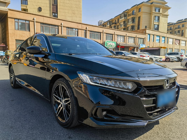 雅阁心目中的神
以前拥有一辆帅气的雅阁，觉得它是30万以内没有对手的存在，当我开