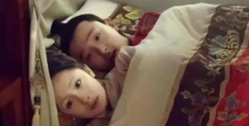 古代夫妻进行房事时，为啥旁边会有个丫在同候，难道他们不尴尬吗？真实原因是令人“又