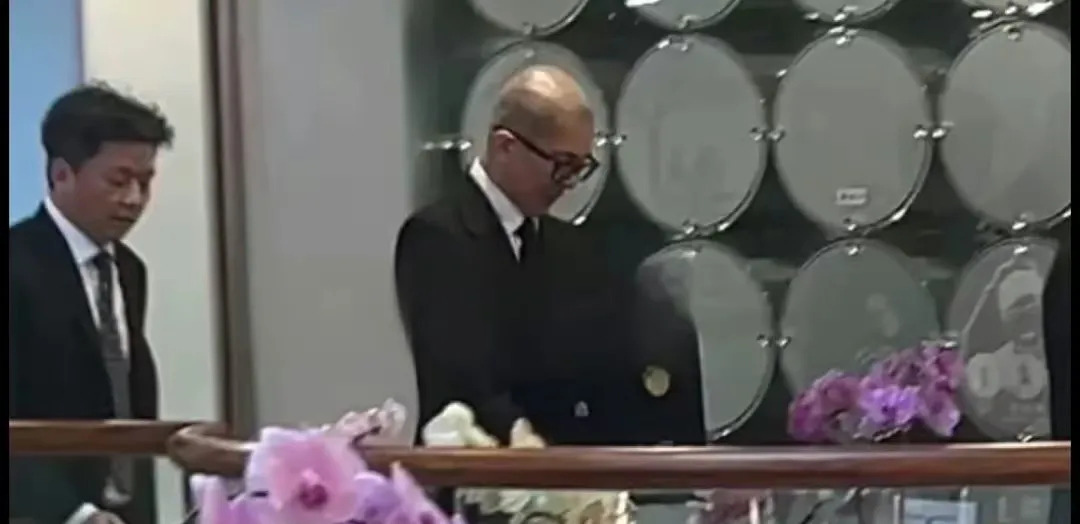 大S七年后骨灰何去何从











我的天哪！大S居然暂住在价值600