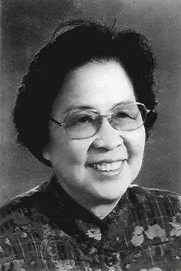 1936年考入济南山东省立女子师范，接受新式教育，接触进步思想。
1938年日军