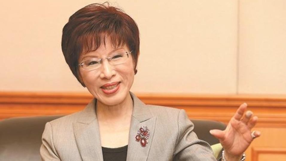 看完阅兵返台后续：民进党态度发生变化，77岁洪秀柱未被追究，但国民党内部仍出现不同声音