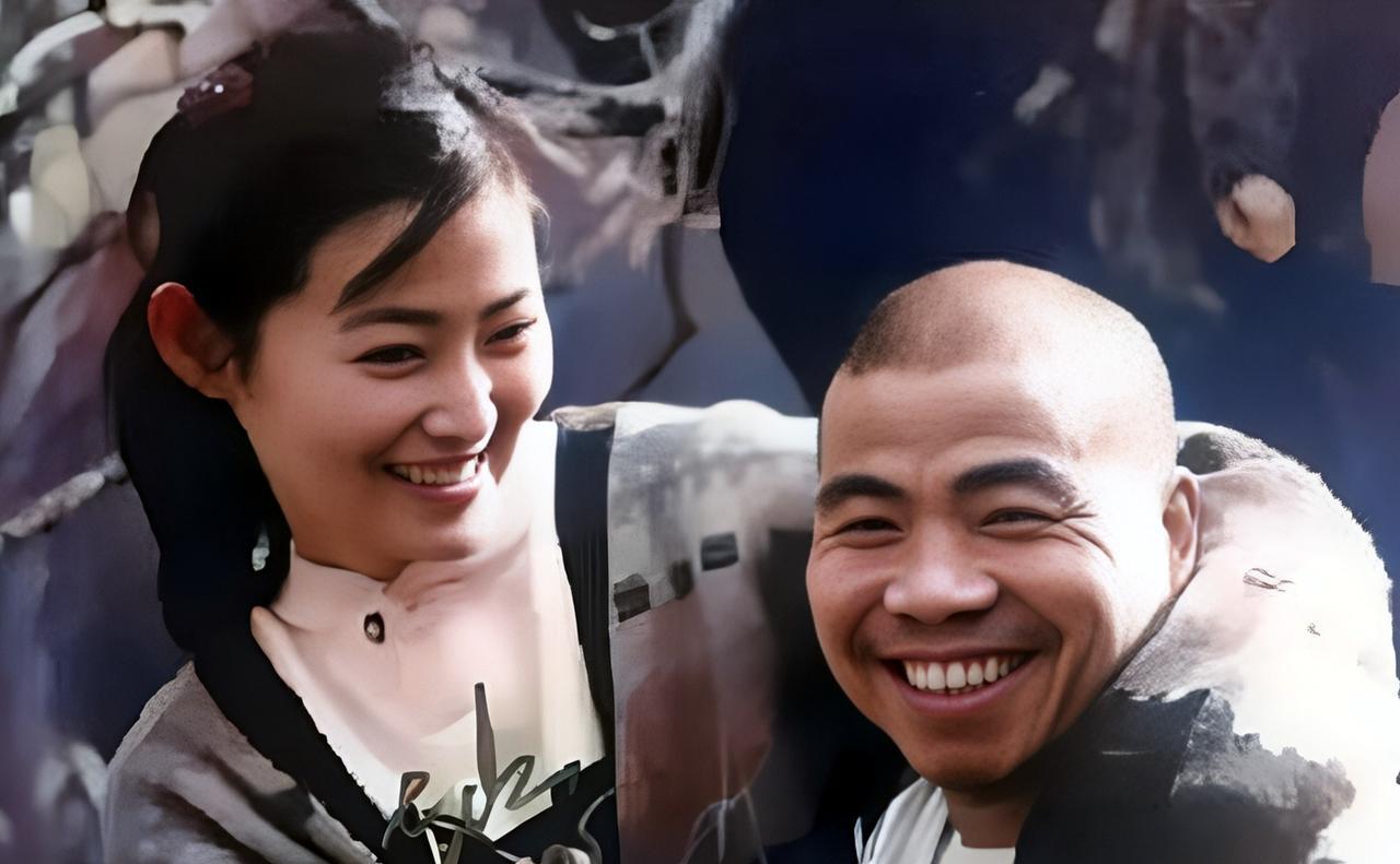 一九九八年，在《水浒传》片场休息时，饰演潘金莲的王思懿搂着饰演武大郎的宋文华有说