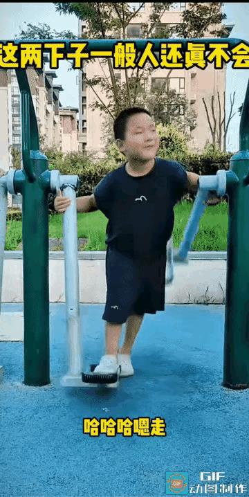 台上一分钟，台下十年功。
敢问一下这小家伙怎么练成的