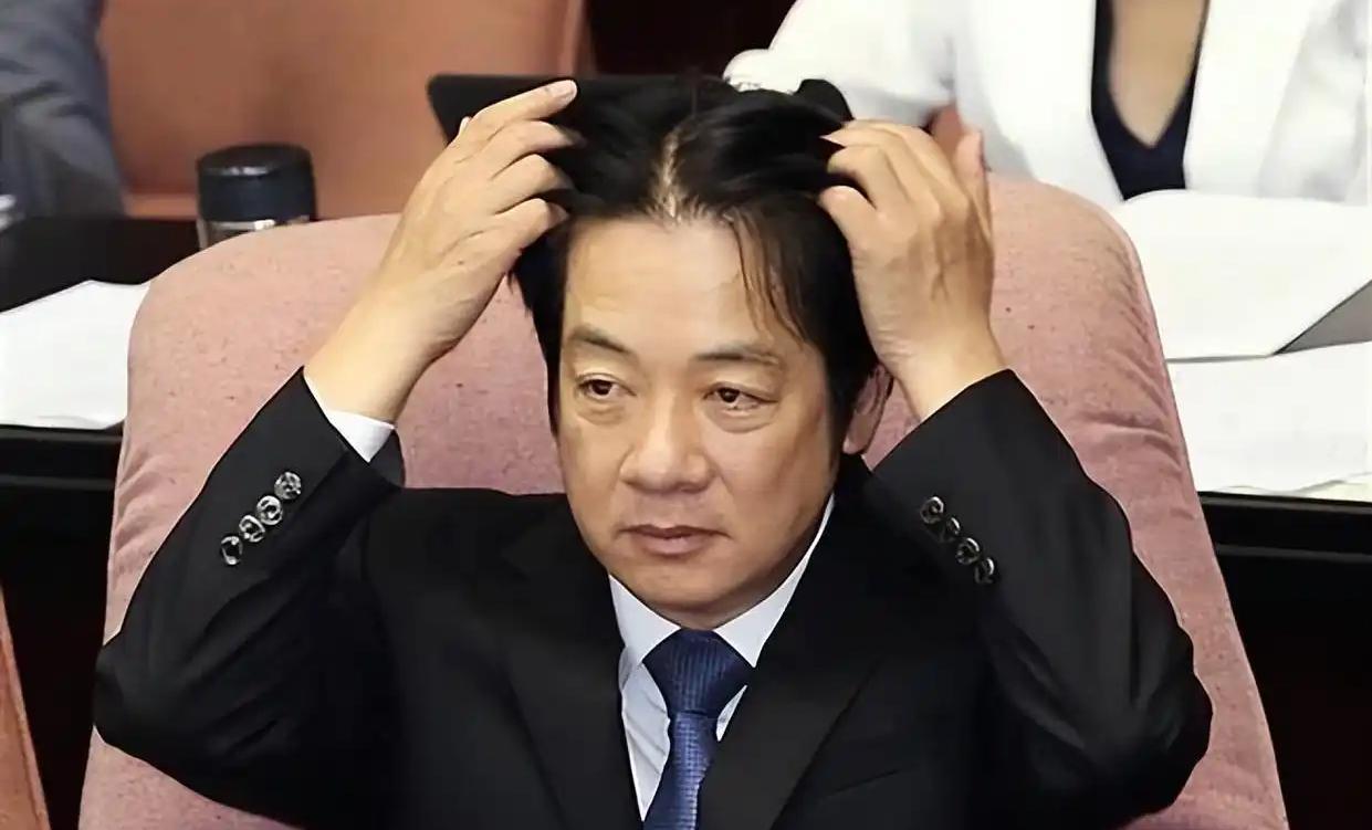 赖清德众叛亲离，终于还是低头了！7月30日，赖清德针对大罢免首轮投票结果称，对于