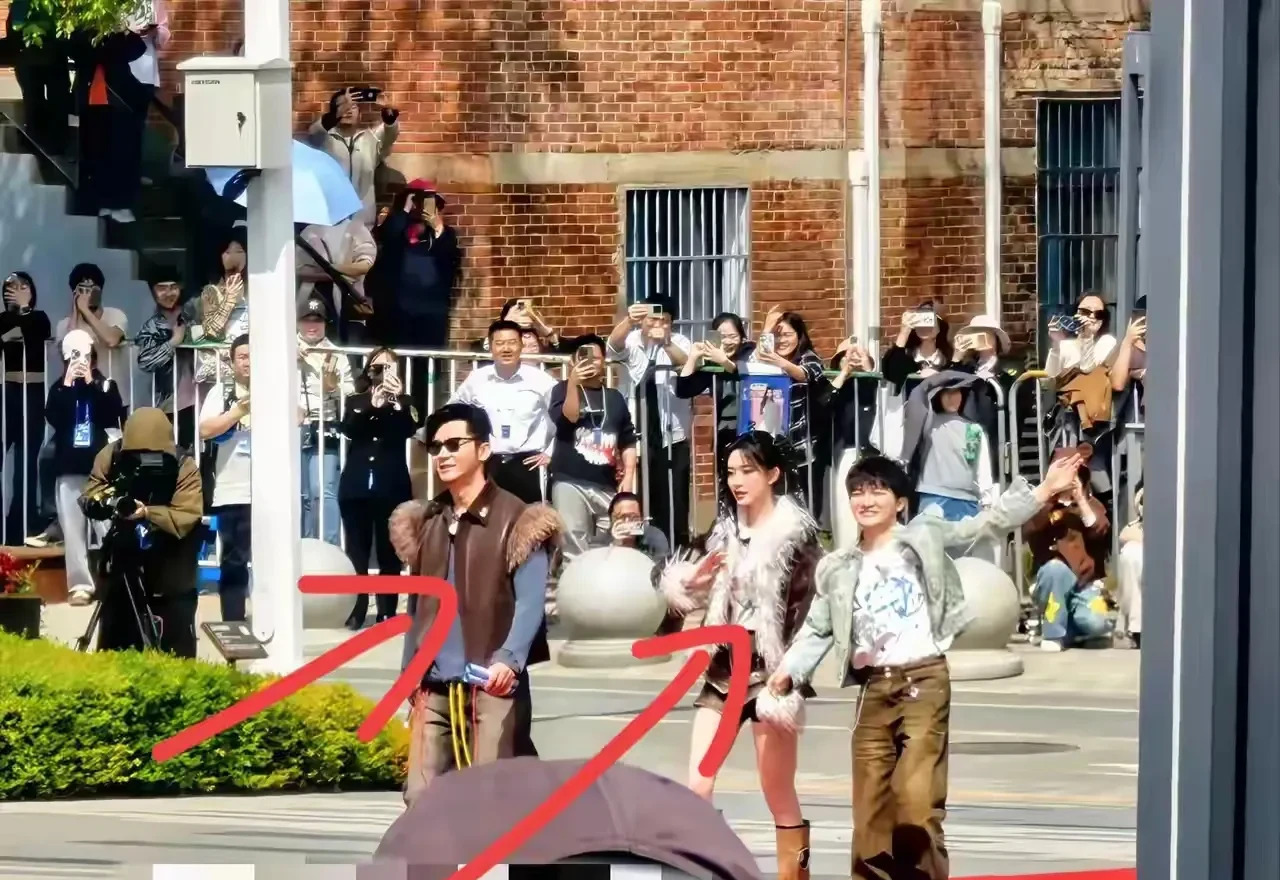 明星跑男反季节穿搭











跑男明星们来武汉了！可是他们的穿着打扮