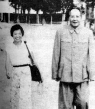 毛主席晚年，有一位护士长在他身边陪伴了21年，两个人相处的非常融洽，可以说不是父