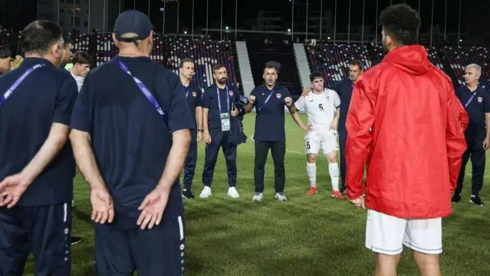 杯赛未踢，帅位先空！伊拉克主帅赛前辞职，国足突围良机？