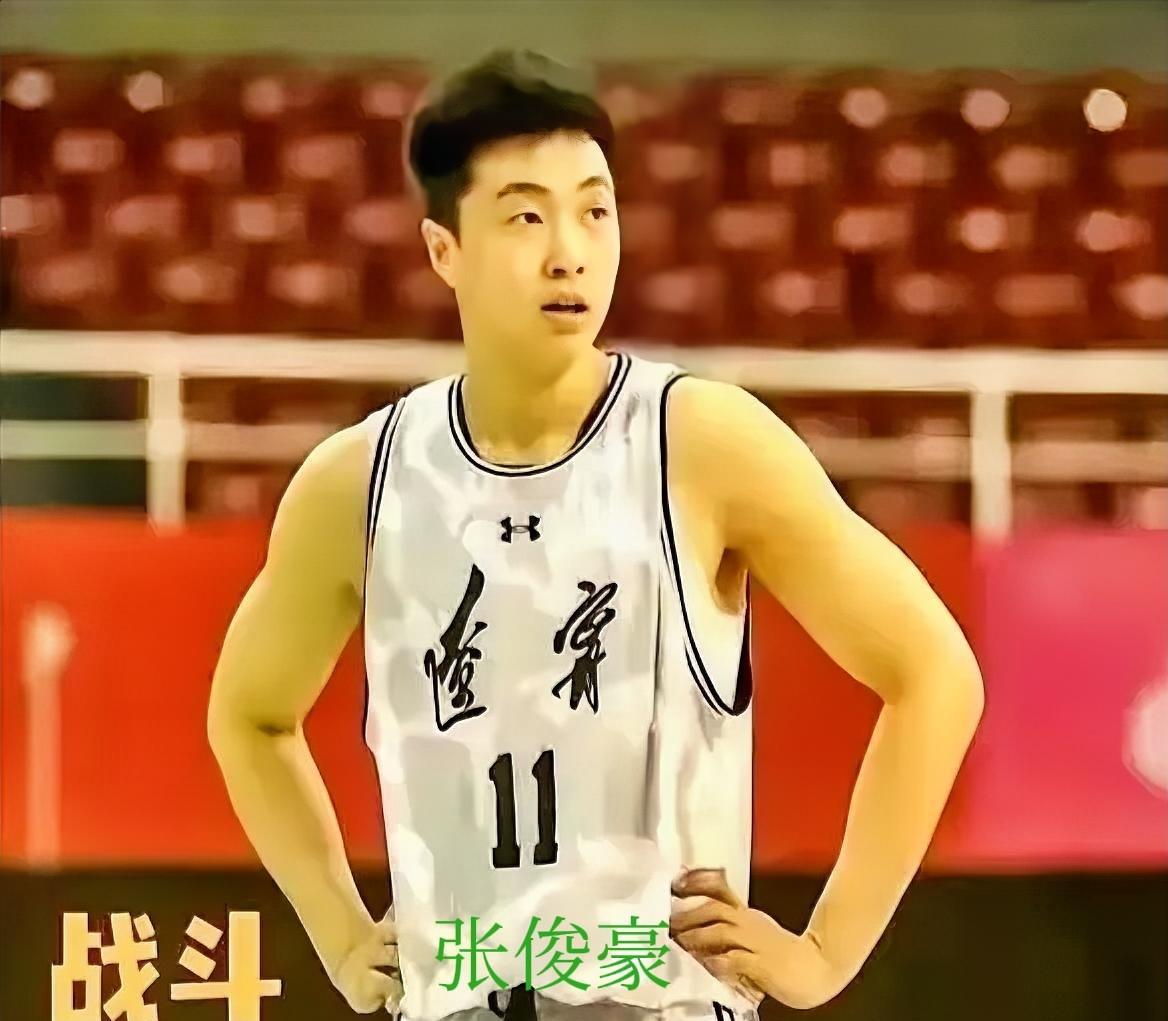 虽然张俊豪表现非常出色，但他下赛季应该租借到其他球队，不是小豪能力不行，而是因为