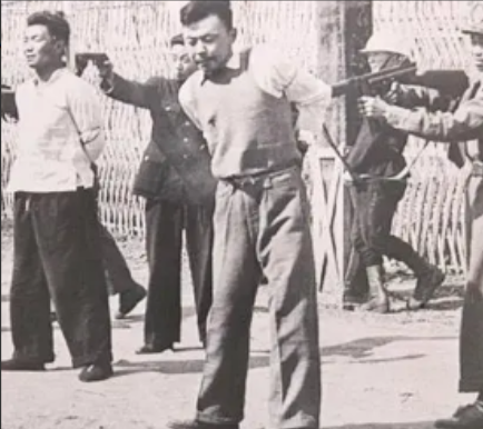 1941年，宋更新被捕，敌人将他押到荒凉地枪杀，他身中三枪，未死，躺着不敢动，敌