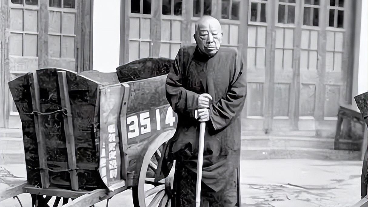 解放后，陈毅亲自处置黄金荣，蒋介石得知方法后感叹：自愧不如