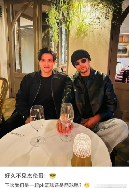 周冠宇晒与周杰伦合照，果然周杰伦是明星中的明星，戴着墨镜的杰伦好帅