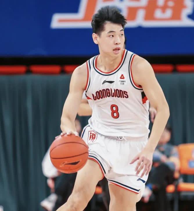 崔永熙、焦泊乔加盟广东宏远！
这些天的各种流言终于也尘埃落定！
广东宏远从北