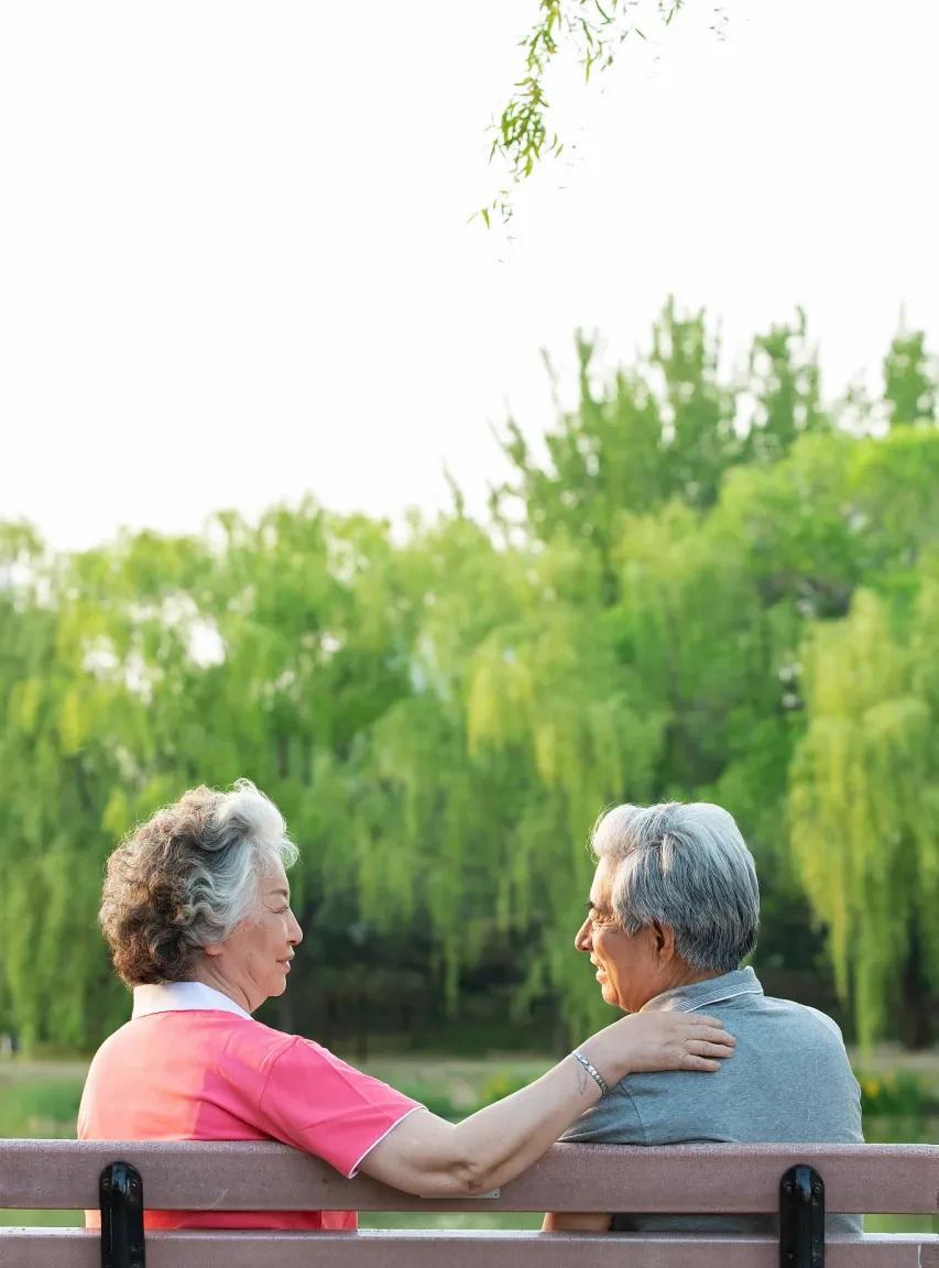 我结婚的前几天，爸妈给我定下几条规矩：
第一、丈夫是你自己选的，你一定要珍惜他。