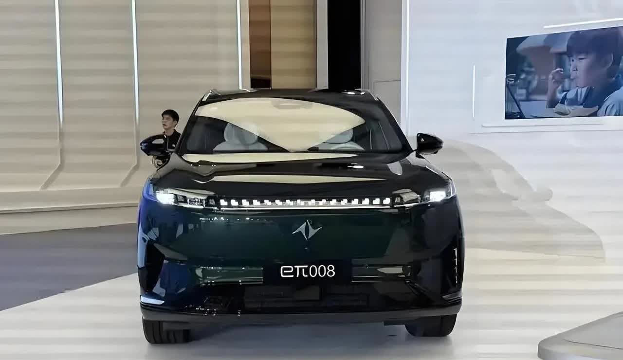 这就是赤裸裸的现实！
6％家庭，买50万元以上的车；
12％家庭，买20~5