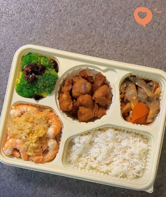 动车上的盒饭，50元一份贵吗？