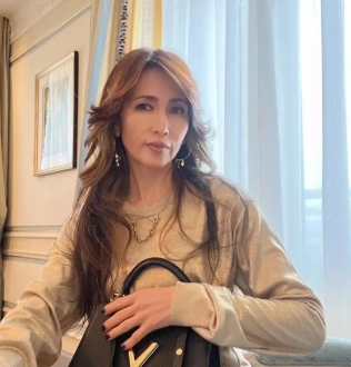 说到工藤静香，真的是让人感慨万千啊！和年轻时相比，她现在的模样简直是判若两人。当