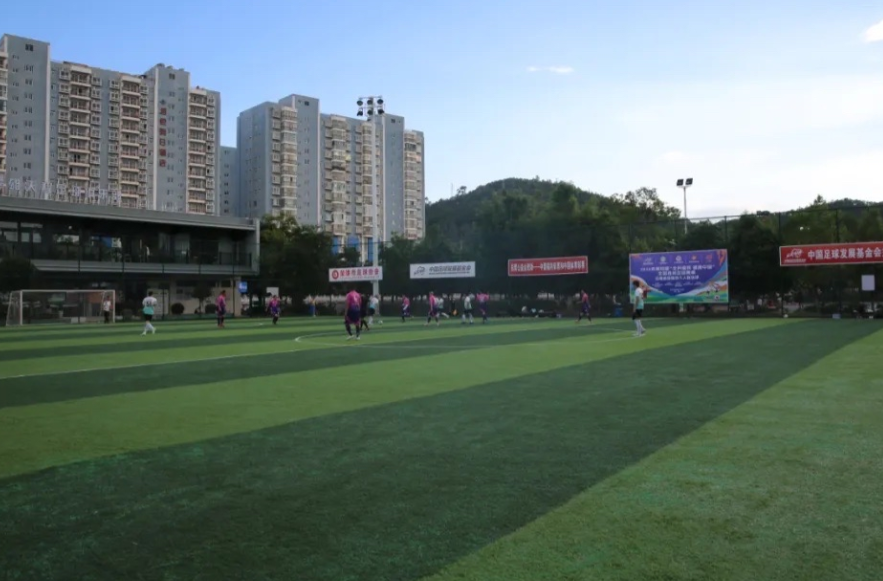 女足欧洲杯！英格兰女足绝境爆发，2分钟连扳进2球扳平，接着点球5-4胜出，逆转进