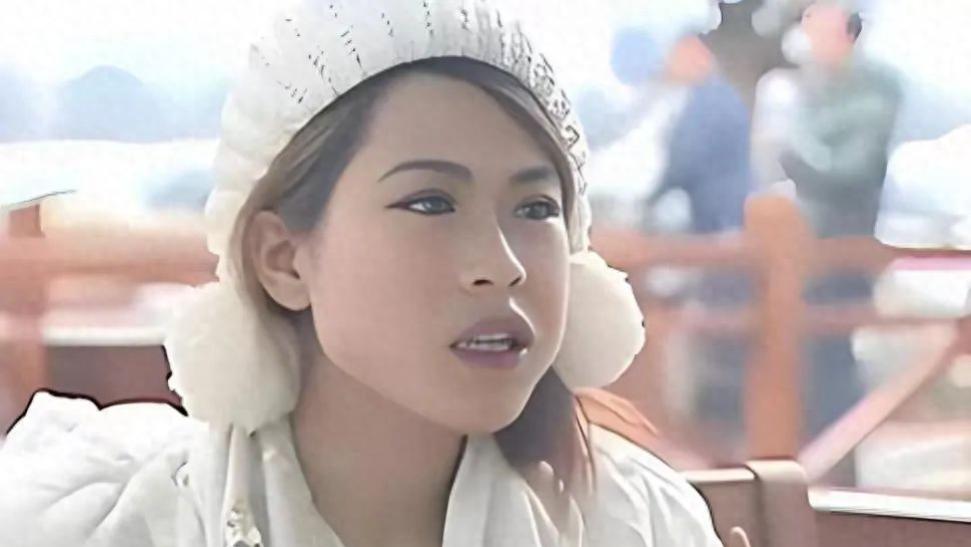 湖南女子因自己长得太漂亮，怀疑养大自己的农村父母是人贩子，结局令人唏嘘