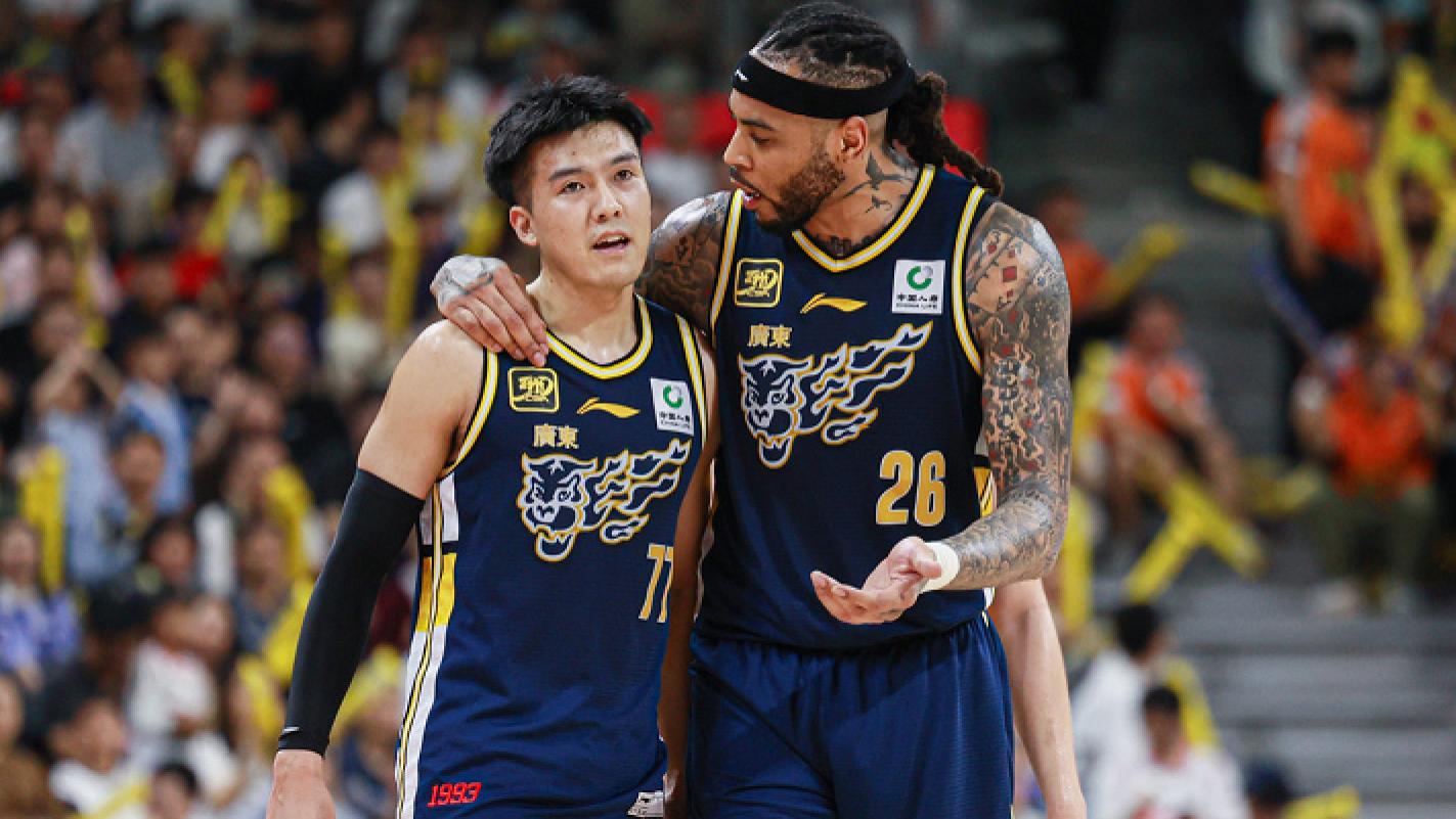 季后赛八强出炉！广东男篮2-1淘汰上海，杜锋赛后激动了