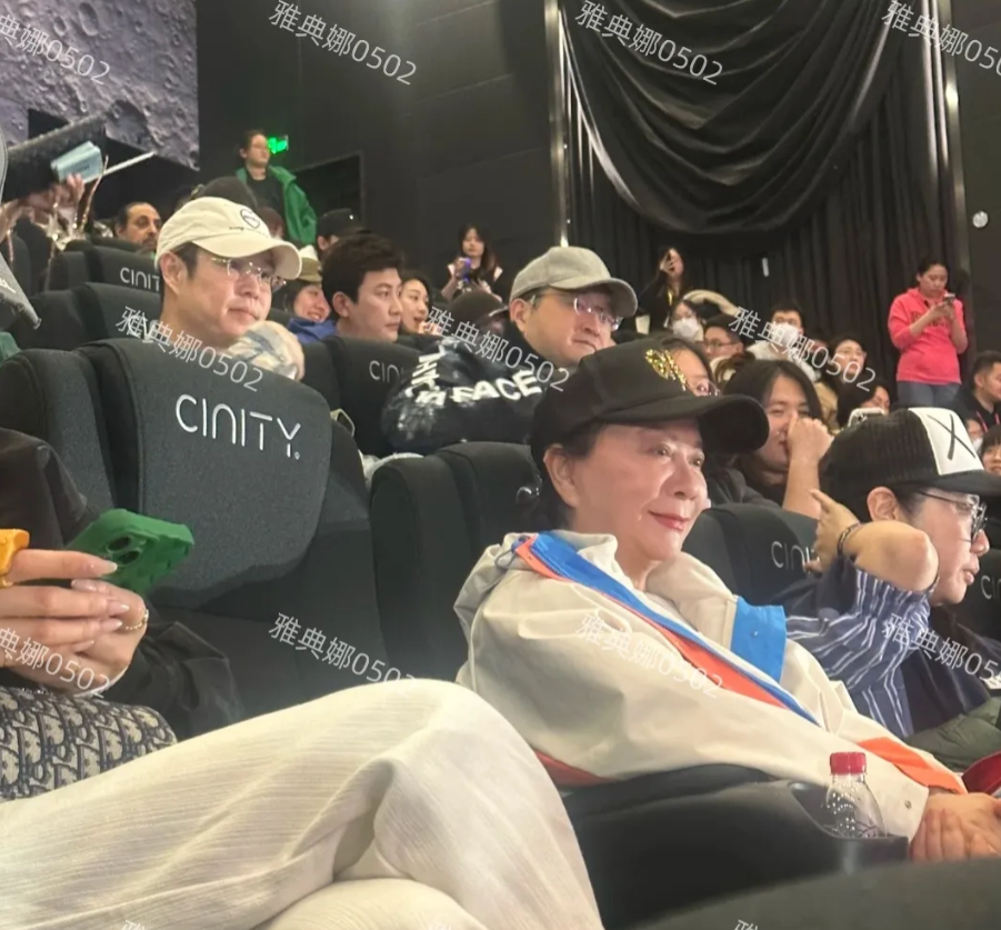 电影首映礼遇到蔡明和小沈阳了，蔡明老师虽然年纪大了，但气色红润笑容满面状态挺好的