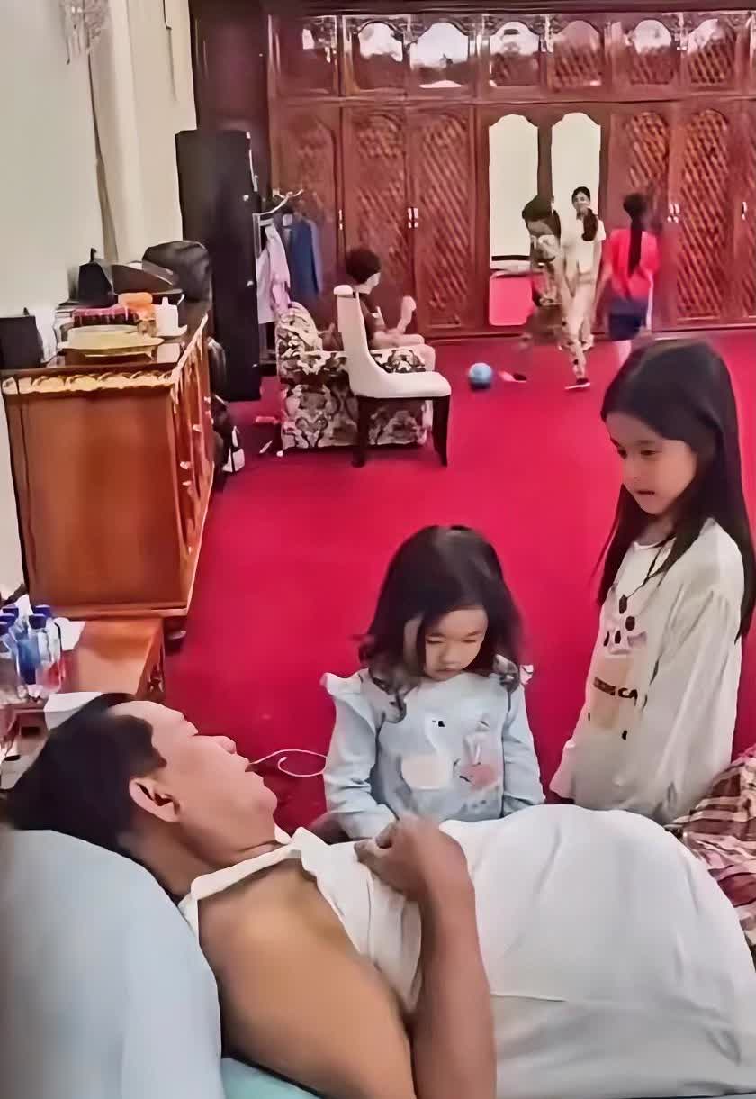 泰柬之间达成共识，罢战言和，鸣金收兵了。
洪森紧绷多日的神情终于松弛下来了，一